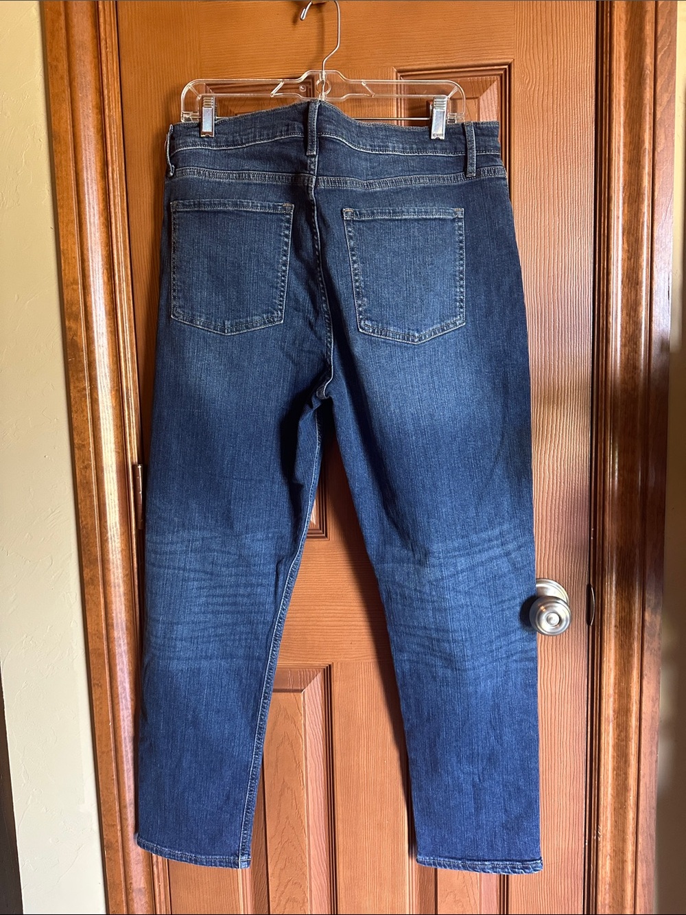 Banana Republic Girlfriend Mid-Rise Jean, size 14 - Picture 5 of 10